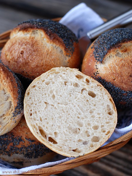 Mohnbrtchen, aufgeschnitten