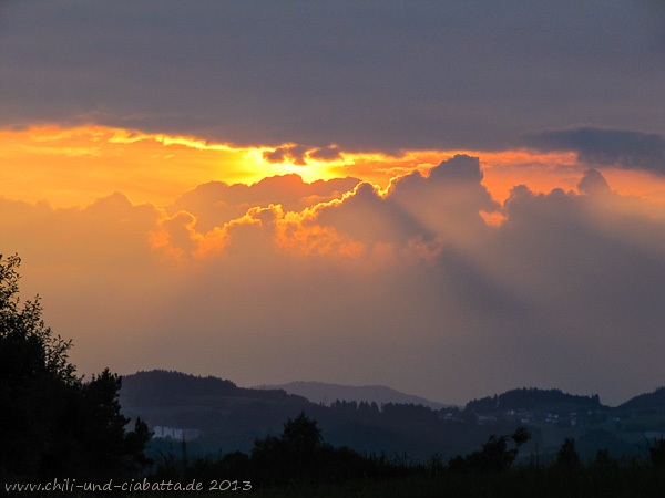 Abendhimmel vor dem Championsleague-Spiel Bayern-Dortmund