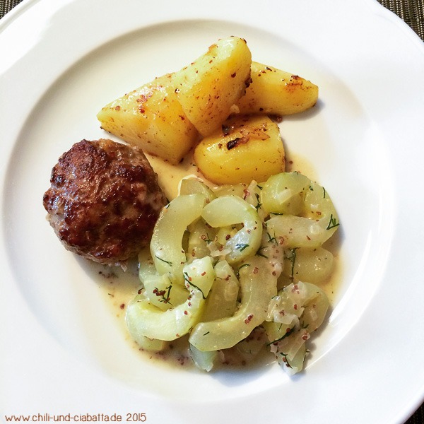 Buletten mit Gurkenrahm