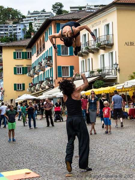 Straßenartisten auf der Piazza