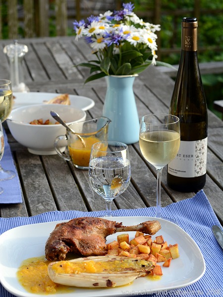 Confierte Entenschenkel und Chicoree vom Grill mit Grillorangen-Vinaigrette