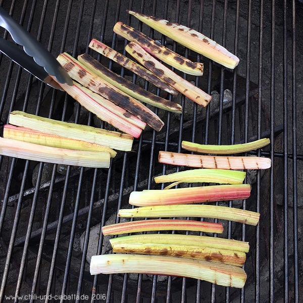 Rhabarber auf dem Grill