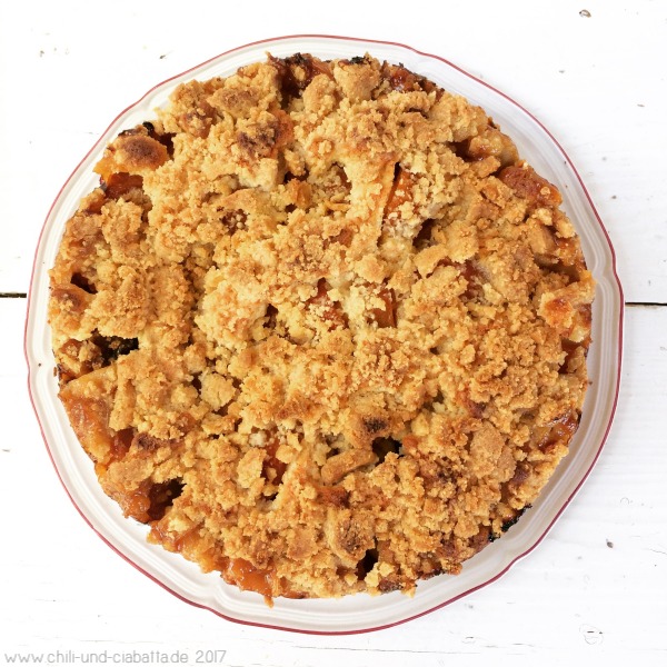 Aprikosenkuchen mit Streuseln