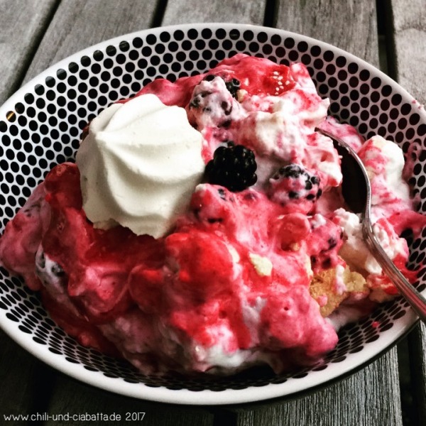 Eton Mess mit Brombeeren