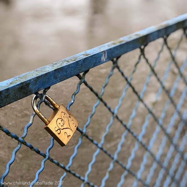 Liebesschloss vor Hochwasser