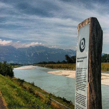 Rheindamm bei Raststätte Rheintal