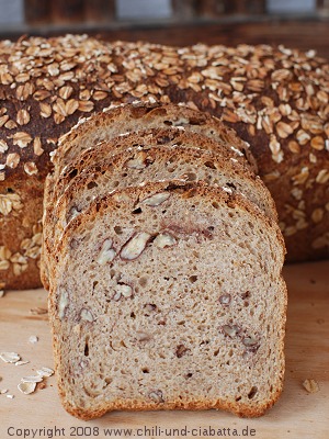 Whole Wheat Sandwich Bread with Oats and Pecans