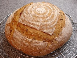 Leichtes Brot mit Weizenkörnern