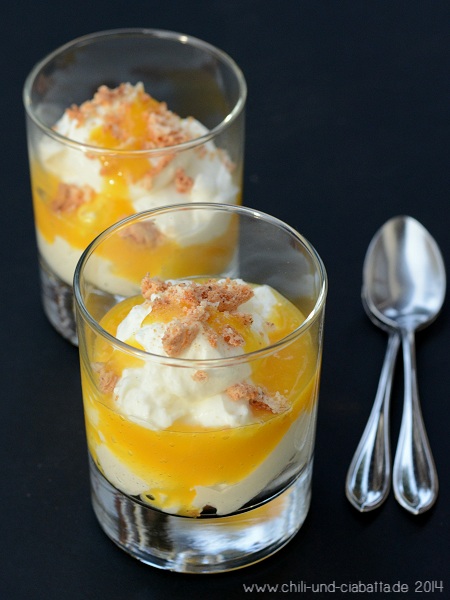 Cheesecake-Creme mit Mango-Maracuja-Coulis – Chili und Ciabatta