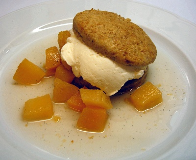 Walnuss-Shortbread mit gebackenen Quitten