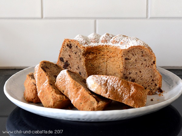 Gewürzgugelhupf mit Schokolade und Rotwein