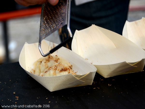 Dim Sum gefüllt mit Hähnchen, Gemüse & Trüffel