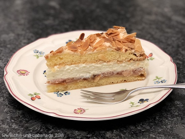 Kratertorte mit Rhabarbercreme