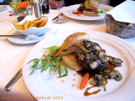Rinderfilet „Wellington“ neu interpretiert mit Zwiebellauch, Kartoffelschupfnudeln