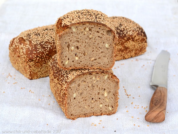 Sesam-Roggenbrot mit Sonnenblumenkernen