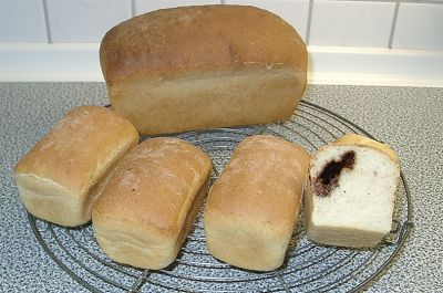 Brote nach dem Backen, Anschnitt